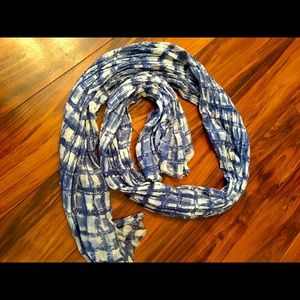 Women's Blue & White Tie-Dye Sheer Pleated Scarf